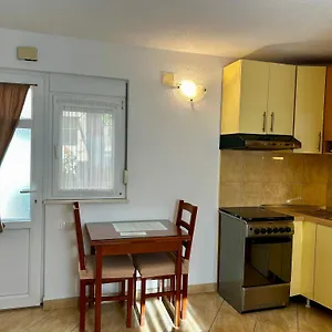 https://dinka-apartment.hotels-in-trogir.com